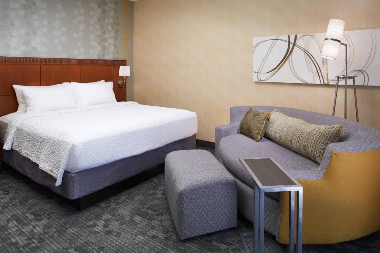 Courtyard Detroit Dearborn Hotell Eksteriør bilde